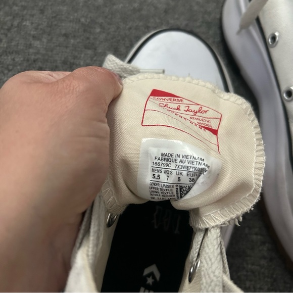 Converse Run Star Hike Lugged Hi Top in Cream, Black, & Gum Women’s Size 7 - Picture 13 of 16